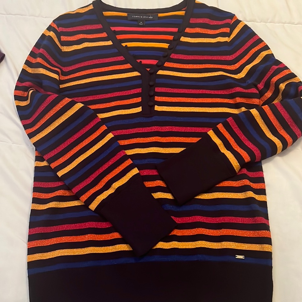 NWOT, very elegant, vibrant colors with a shiny touch.